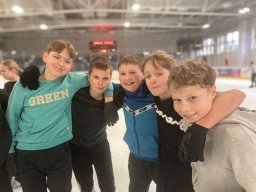 b_1024_768_0_00_images_2022_2023_WYCIECZKI_Lodowisko_337155583_914174323062794_4501191971562441515_n